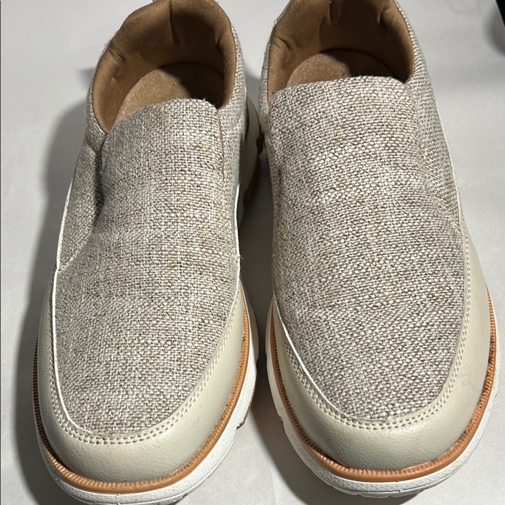 Women XPACS Beige Slip-On Shoes size 10M comfort